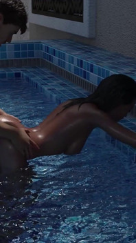 My Asrm 144 - Parti Topless Pool (hari jadi) Bahagian 11 - Betty Melancap Oleh Seeing Mark dan Alexia's Sex dalam tab mandi panas