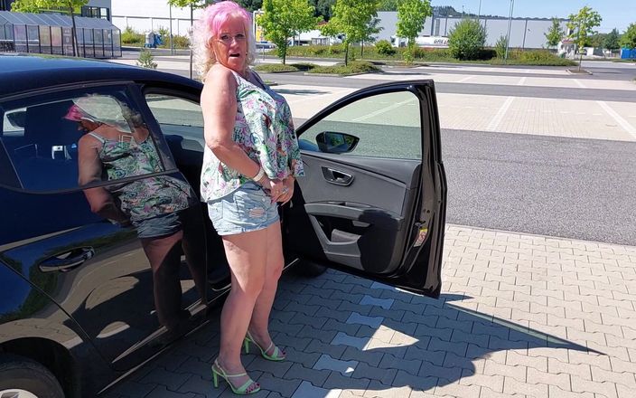 PureVicky66: Bà già nứng trong xe hơi!