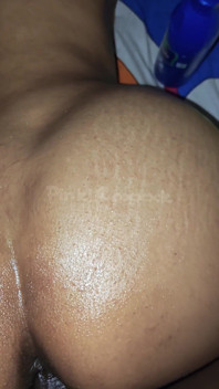 Baise en POV, gros plan, levrette à l’huile, massage à l’huile