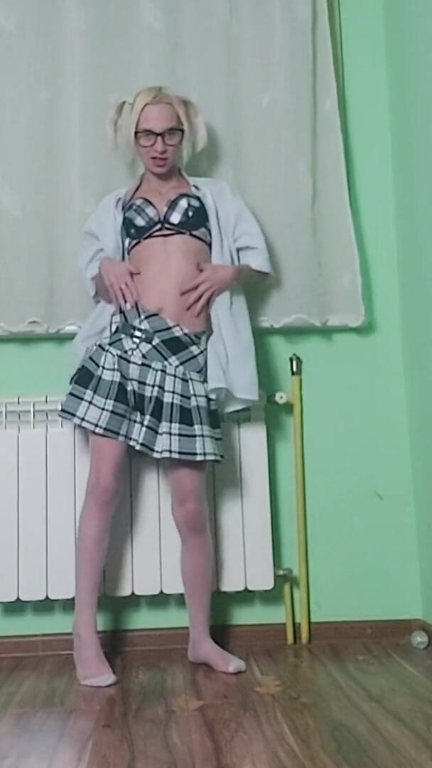 Wet Pussy Fuck: Hot college girl strip and dances is very horny