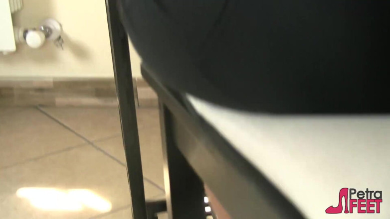 Foot Fetish HD: Petra pieds fait du travail