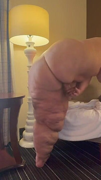 SSBBW s vámi mluví při hraní s hračkou