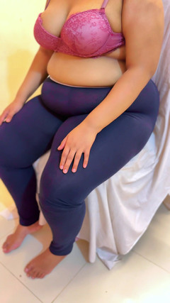 Aria Mia: Dicker arsch und riesige möpse, heißes latina-mädchen geil auf stuhl &sie...