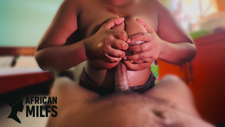 African matures: Meu enteado ama seu trabalho matinal e eu estou mais...