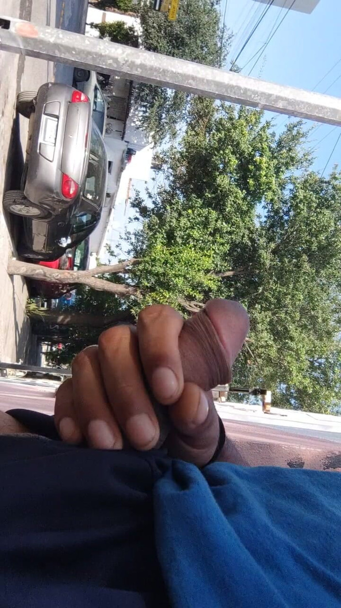 AlexAlejandro13: На вулиці на ганку