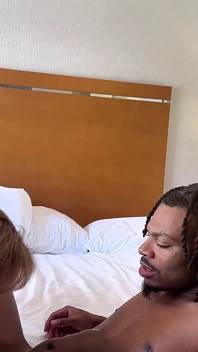Super esguichando GILF Lana Lee coloca tudo em Long BBC Revvy