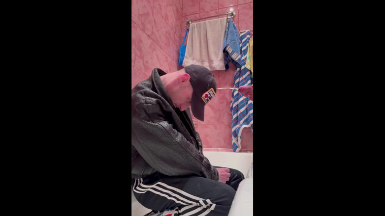 KinkySirius: Il ragazzo russo gopnik in giacca di pelle e scarpe...