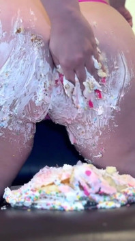 PAWG Smashes Birthday Cake with Her Big Booty