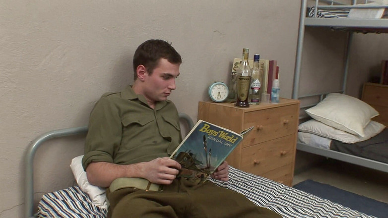 Lucky Cooch: Nieodparta laska z ogromnymi naturalnymi cyckami zostaje zerżnięta na łóżku