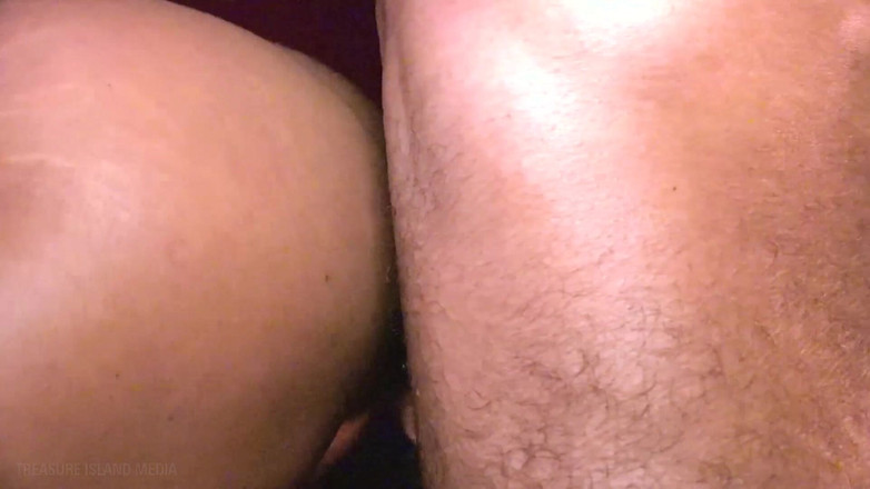 Treasure Island Media: Mladá Lalo Cruises pro 2 obrovské ptáky