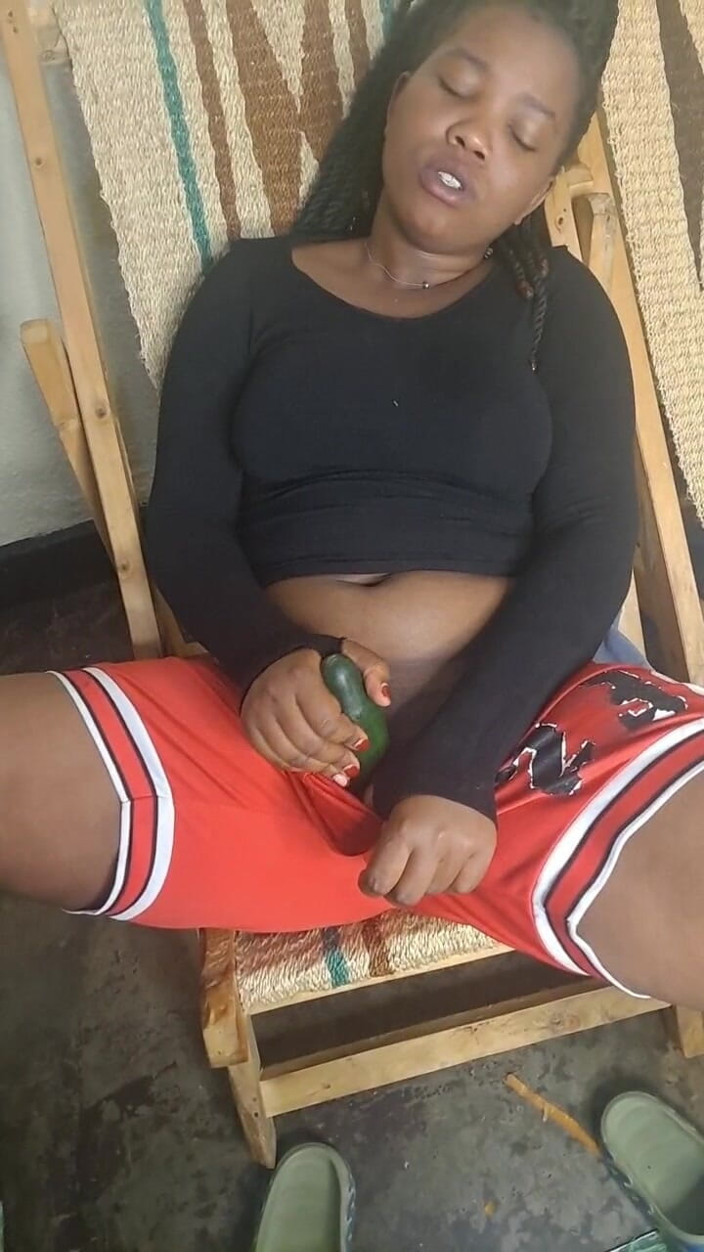 Jocci lena: Solo ébano musterbate sua buceta perfeita em Chuchroom
