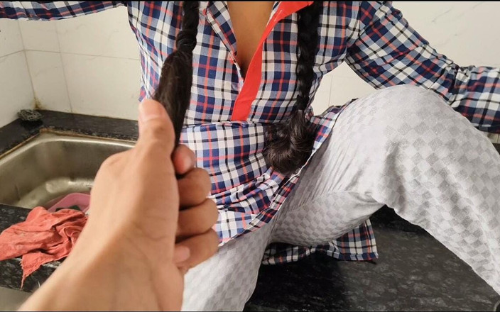Sagita Sharm: India chica universitaria - primera vez en video de sexo