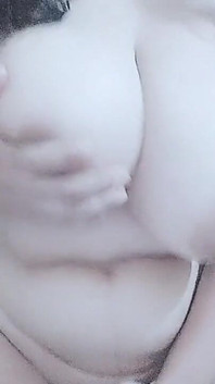 Smyslná bangladéšská dívka Layla se zapojila do intimního zkoumání