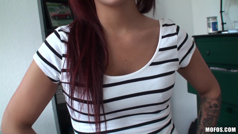 Pervs on Patrol: Pervs on Patrol - Alt Redhead Madelyn Monroe gillar hennes röv...
