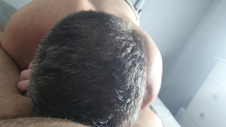 Hot chubby bottom: Memberi keseronokan kepada Viktor Karmen