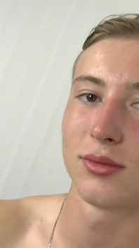 Casper si užívá foot fetiš