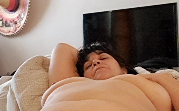 Mommy big hairy pussy: Madrastra esperando que su hijastro venga y la folle