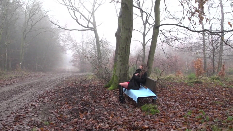 Real Porn Amateur: Sexy milf es follada en el bosque después de haber...