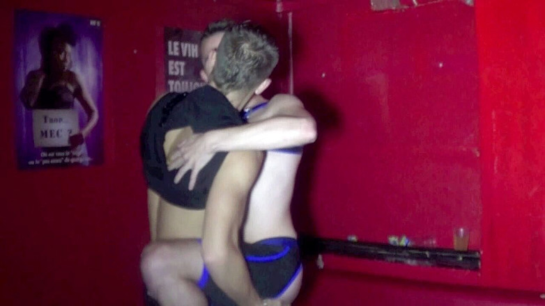 Crunch Boy: Güzel twink deri içinde romantik tarafından sikiliyor