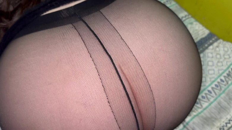 Pantyhose Tester: Footjob trong một căn phòng mộc mạc, một lần nữa