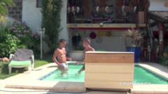 Crunch Boy: Von seinem freund im schwimmbad gefickt