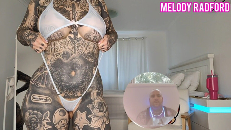 Melody Radford: Schiere mikro-bikini anprobe, ratings