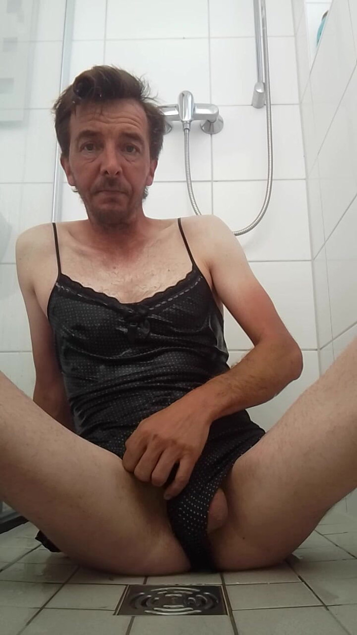 Leatransteen: Io in bocca e indosso biancheria intima da donna