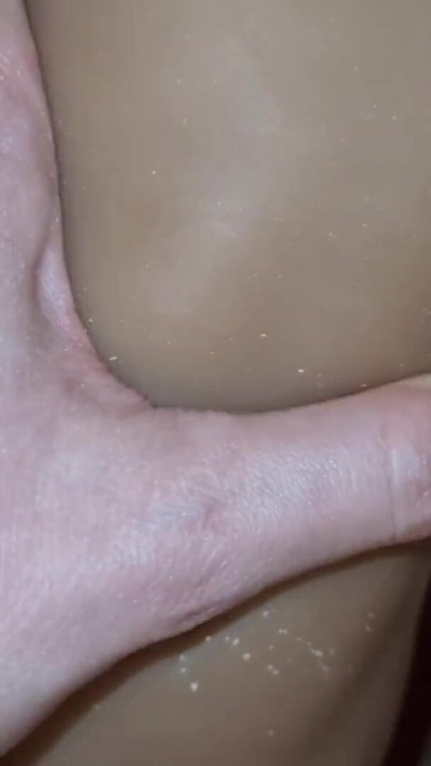 Slick dick: Alana kongkek melancap pepek - creampie, kerana kondom rosak