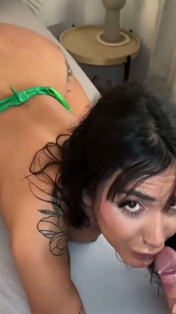 MILF bertatu dipancut dalam gangbangttooed milf beruap dikongkek terbeban dalam gangbang beruap