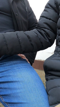 테라스에서 핸잡을 해주는 마누라의 여친