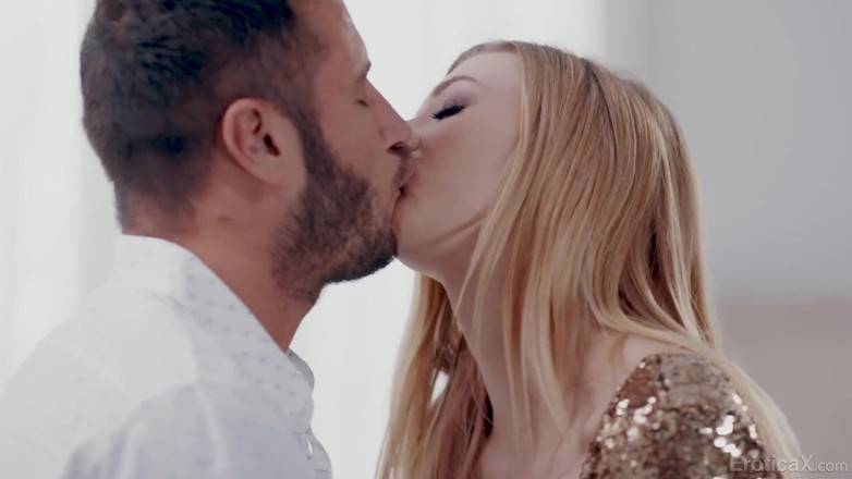 Erotica X: La première baise d'une lesbienne sexy avec un homme | Partie 2 -...