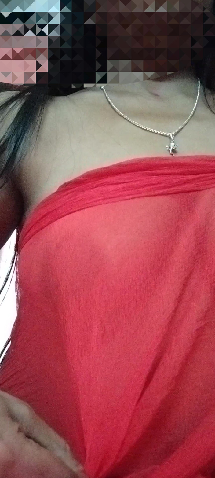 Bengalibeauty96: India esposa Priyanka mostrando grandes tetas para sus fanáticos