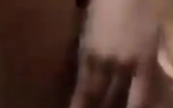 Dick sucker: 年轻的乌干达黑人炫耀她的粉色
