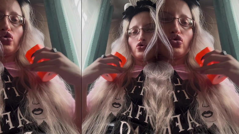 FinDom Goaldigger: シシーはトイレに行かない。パンティー姿の弱虫放尿。