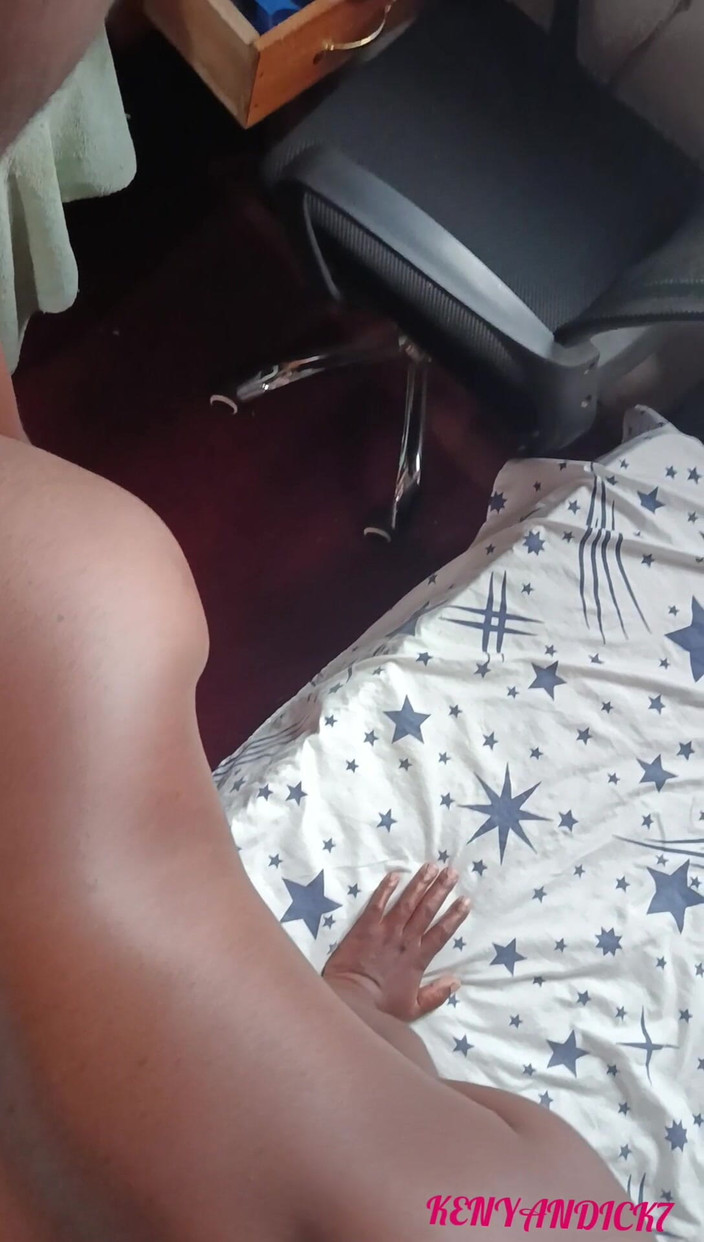 Kenyan Dick7: 毛茸茸的黑人男性鸡巴摩擦乌木娇小的屁股