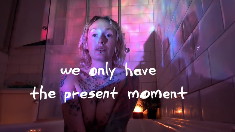 Liberation in motion: Cewek sange ini rela muasin memeknya sambil bugil di kamar...