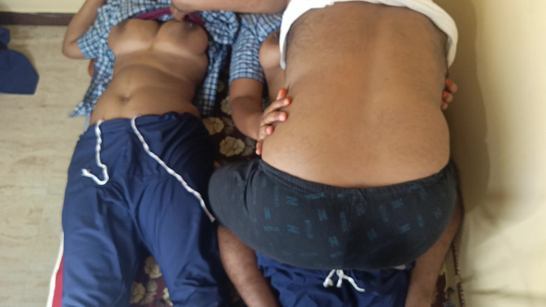 Pushpa studio: Seorang awek dengan ayah tirinya