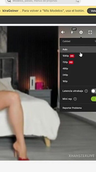 Cewek semok latina rambut pirang dengan tubuh aduhai lagi asik masturbasi di depan penggemarnya di live webcam