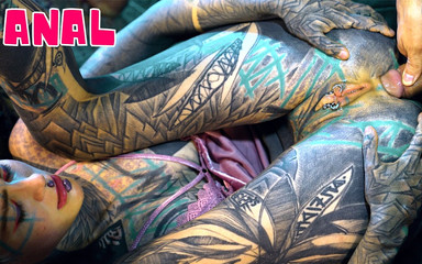 Z-Filmz: Büyük zenci yarağı güvenlik dövmeli bir kızı amını çok iyi sikerken...