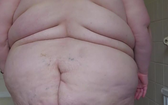 SSBBWLadyBrads: Гигантская богиня показывает задницу и тело