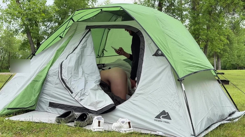 Mya Lane: La moglie vuole essere guardata mentre scopa nel parco