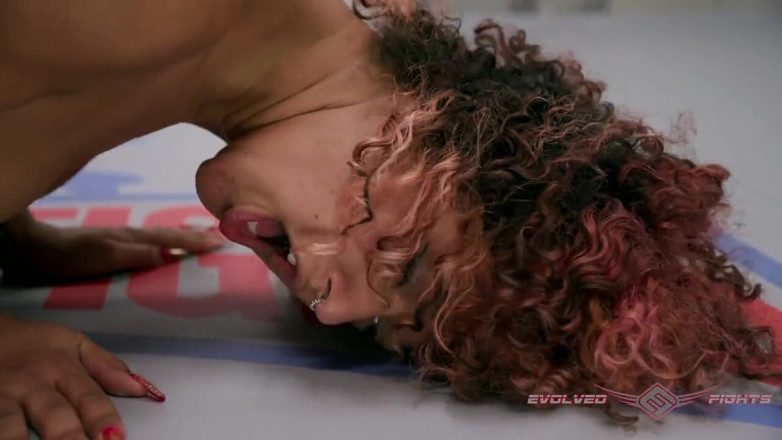 Evolved Fights: Daisy Ducati बनाम हंगामा