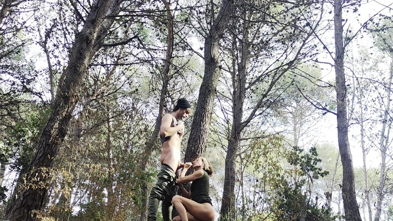 Magia Rosa: Spaziergänge mit Cumshot im Park