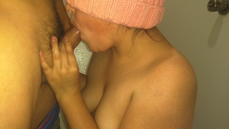 Oriane_Suck_Roses: Üvey babam eve gelmeden önce bana süt ver lütfen!