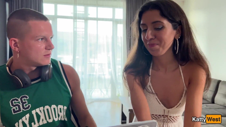 Katty West: Eu fodo uma garota de corno e gozo no rosto...