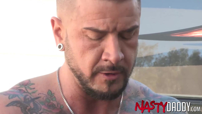 Nasty Daddy: Nastydaddy - getatoeëerde hunk Dolf Dietrich zonder condoom Jack Dyer