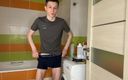 Evgeny Twink: 화장실에서 많이 사정하고 싶어하는 소년!