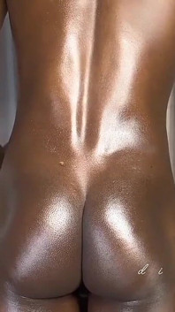 Que doce negra madura gordinha martelando ele muito bem no sofá