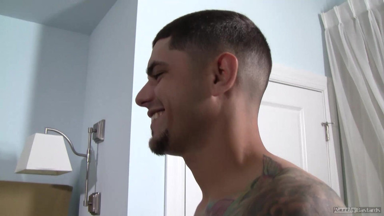 Raunchy Bastards: मैं समलैंगिक नहीं हूं लेकिन मुझे कुछ नए जूते चाहिए