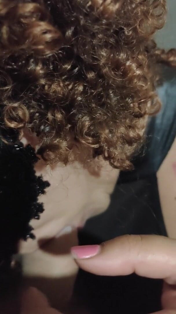 AmateurSex95: Dizlerimin üzerinde oral sekse bayılıyorum